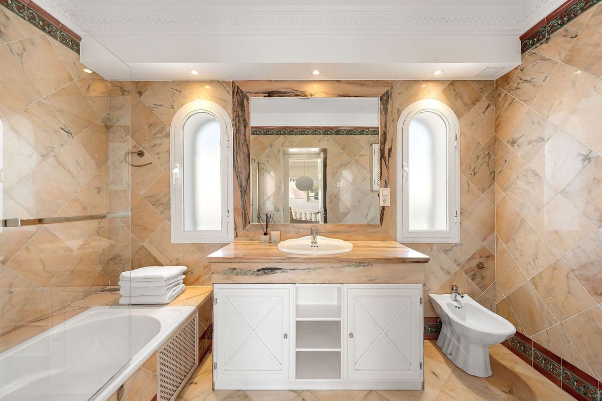 5 slaapkamer Villa te koop in Guadalmina met zwembad - € 2.095.000 (Ref: 10048491)