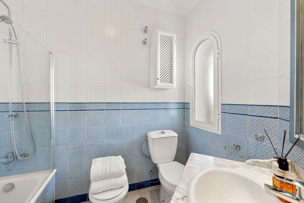 5 slaapkamer Villa te koop in Guadalmina met zwembad - € 2.095.000 (Ref: 10048491)