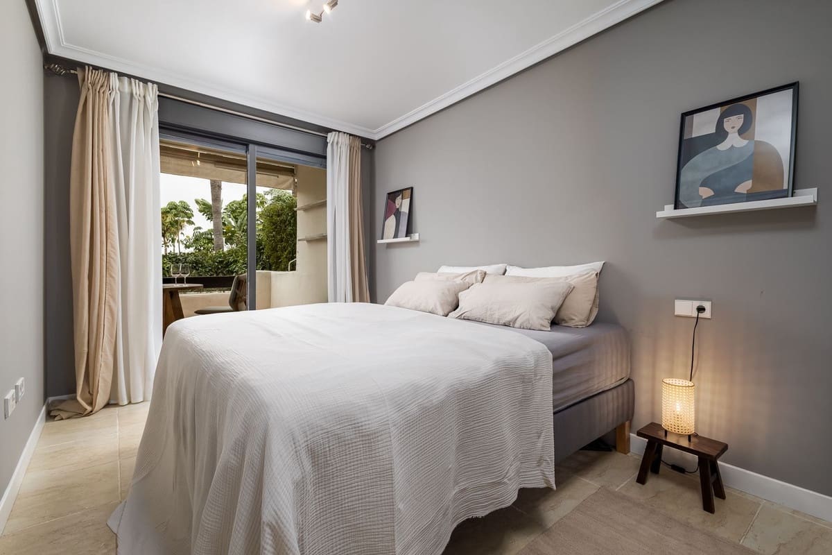 2 Zimmer Apartment zu verkaufen in Estepona mit Pool Garage - 425.000 € (Ref: 10048618)