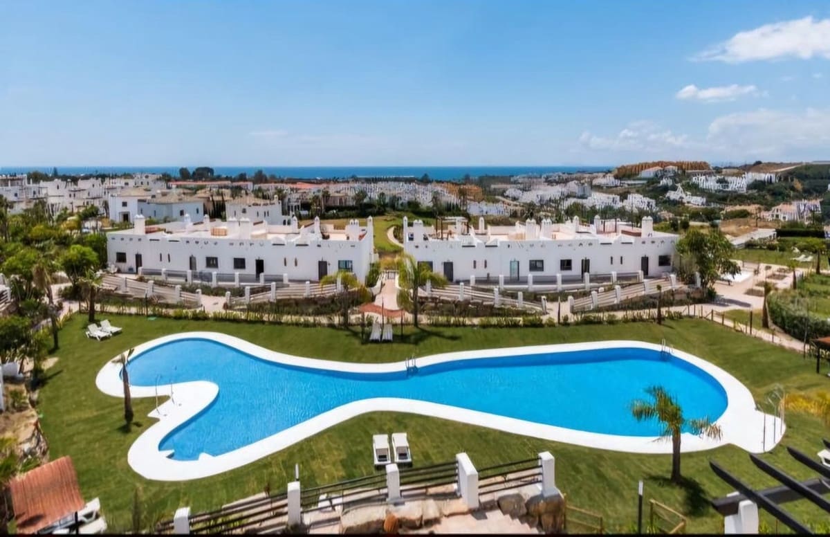 2 Zimmer Apartment zu verkaufen in Estepona mit Pool Garage - 425.000 € (Ref: 10048618)