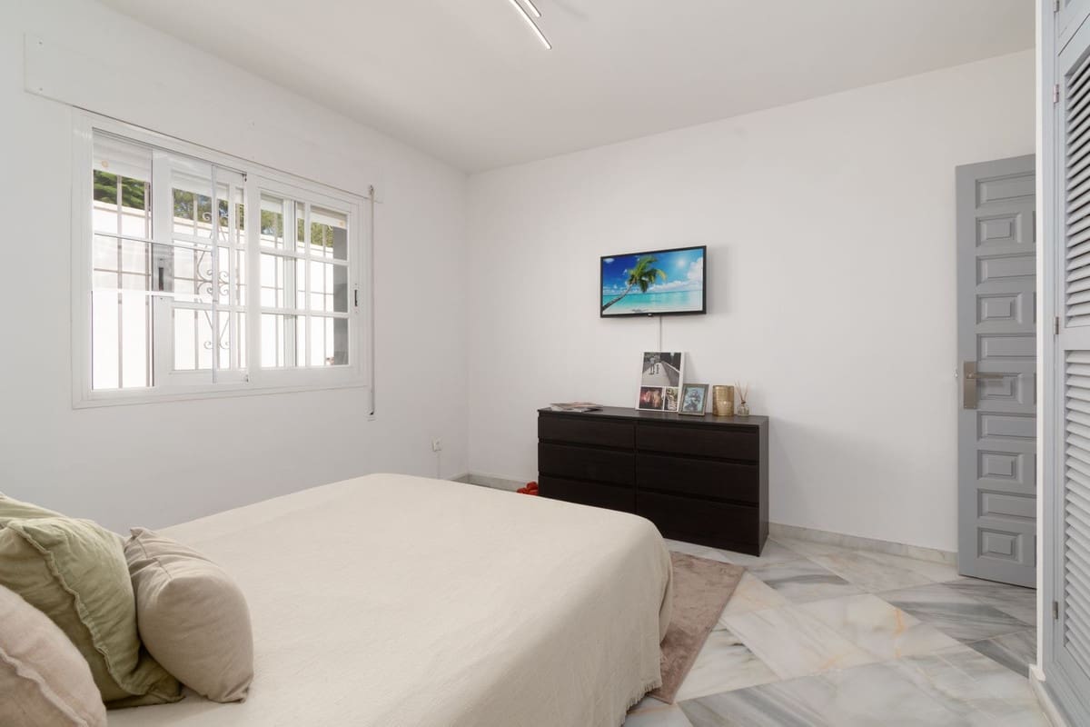 3 bedroom Villa for sale in Benalmadena with pool garage - € 895,000 (Ref: 10054462)
