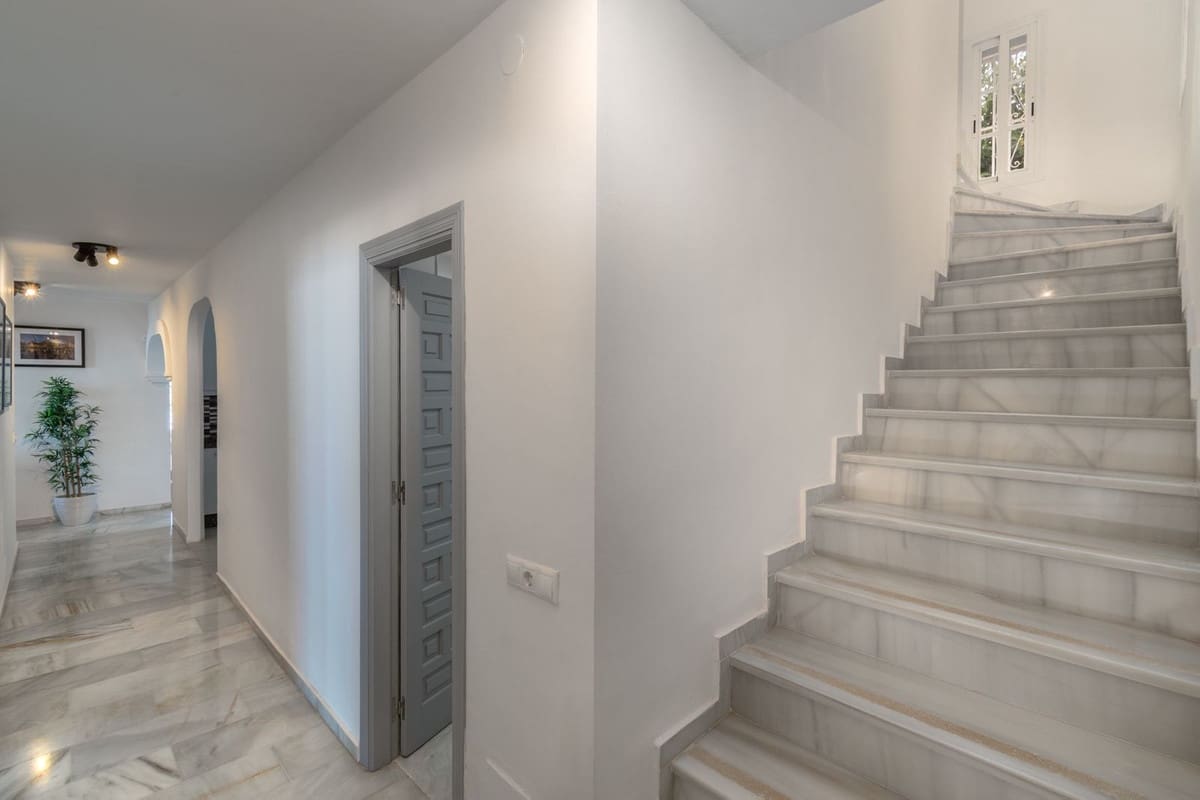 3 bedroom Villa for sale in Benalmadena with pool garage - € 895,000 (Ref: 10054462)