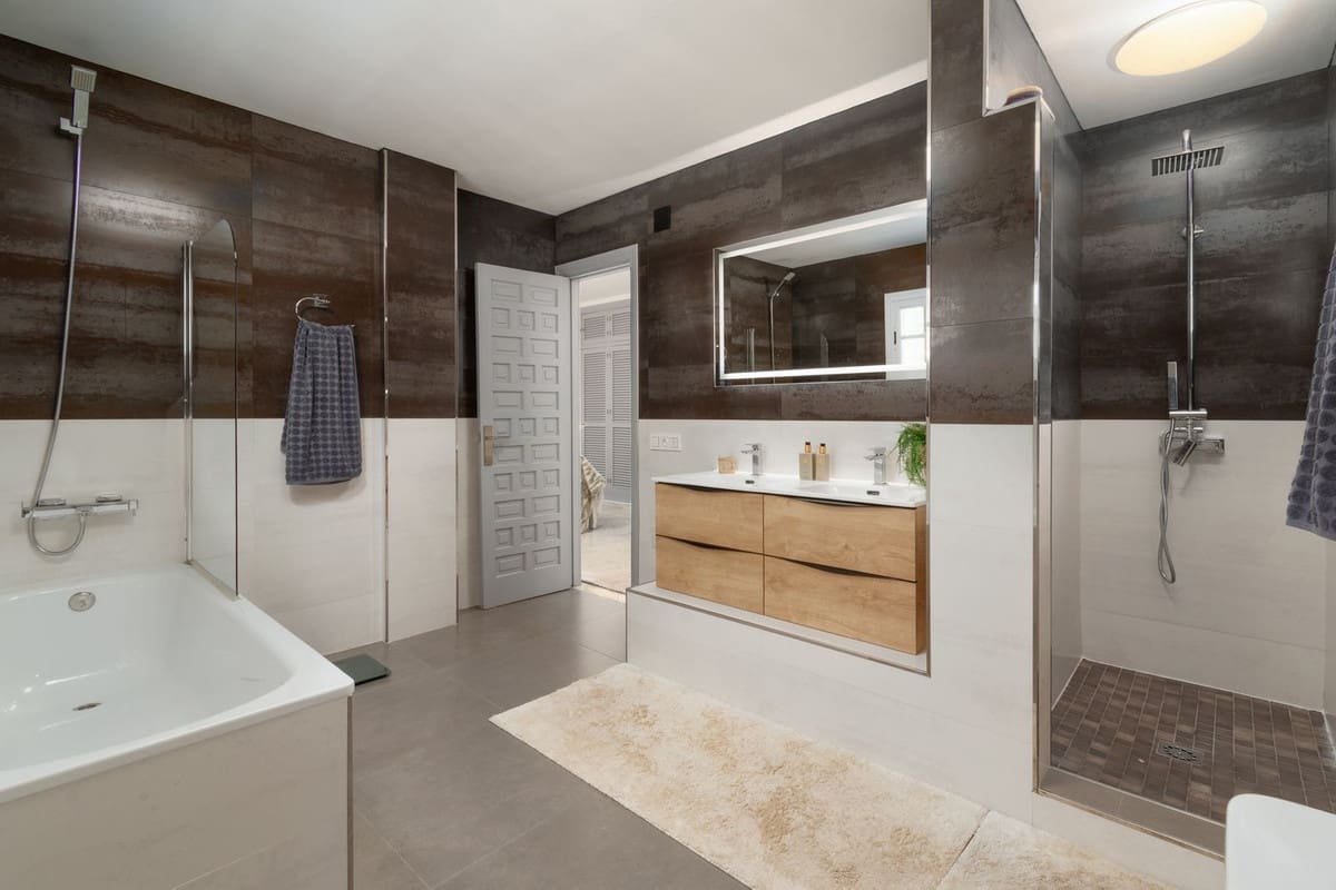 3 bedroom Villa for sale in Benalmadena with pool garage - € 895,000 (Ref: 10054462)