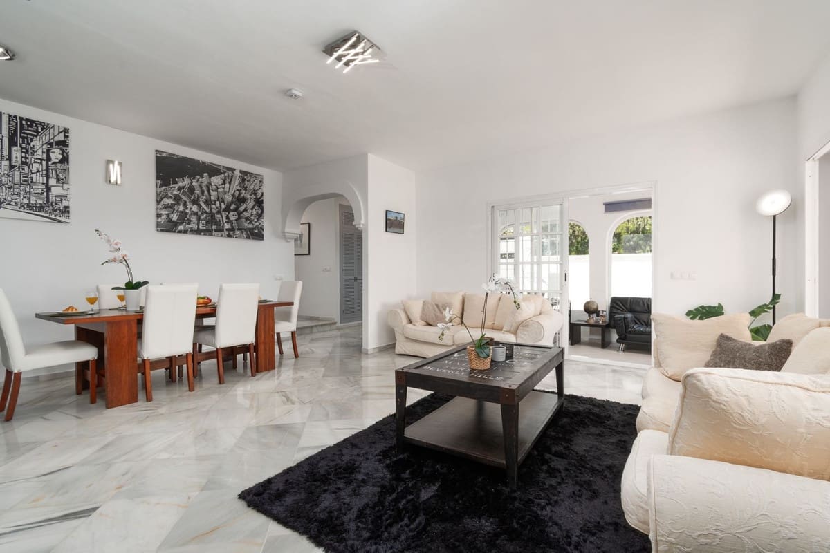 3 bedroom Villa for sale in Benalmadena with pool garage - € 895,000 (Ref: 10054462)