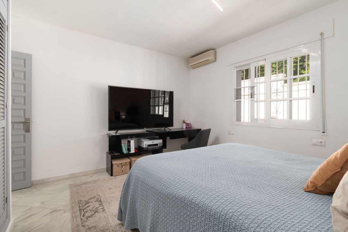 3 bedroom Villa for sale in Benalmadena with pool garage - € 895,000 (Ref: 10054462)