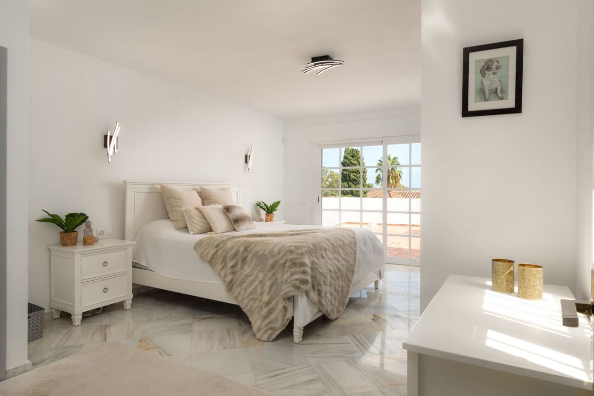 3 bedroom Villa for sale in Benalmadena with pool garage - € 895,000 (Ref: 10054462)