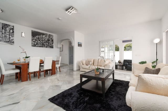 3 Zimmer Villa zu verkaufen in Benalmádena mit Pool Garage - 895.000 € (Ref: 10054462)