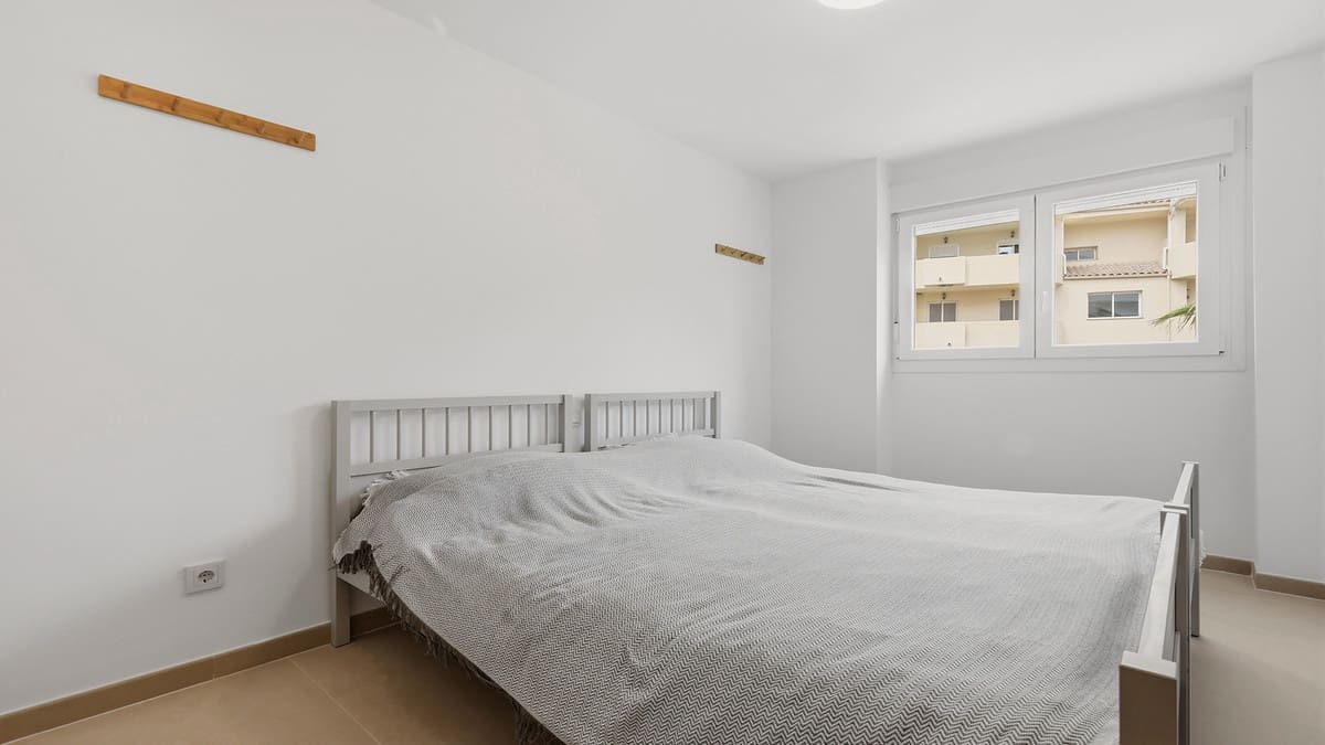 2 makuuhuone Huoneisto myytävänä paikassa La Duquesa / Puerto de la Duquesa mukana uima-altaan 
autotalli - 340 000 € (Ref: 10054482)