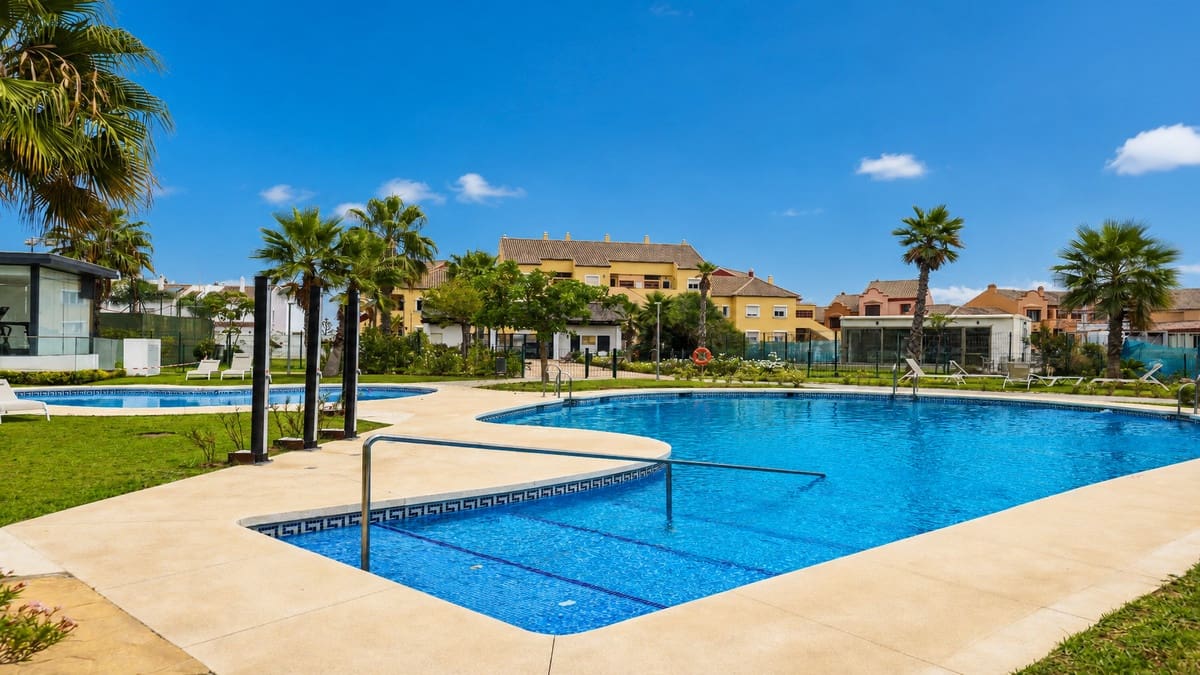 2 makuuhuone Huoneisto myytävänä paikassa La Duquesa / Puerto de la Duquesa mukana uima-altaan 
autotalli - 340 000 € (Ref: 10054482)