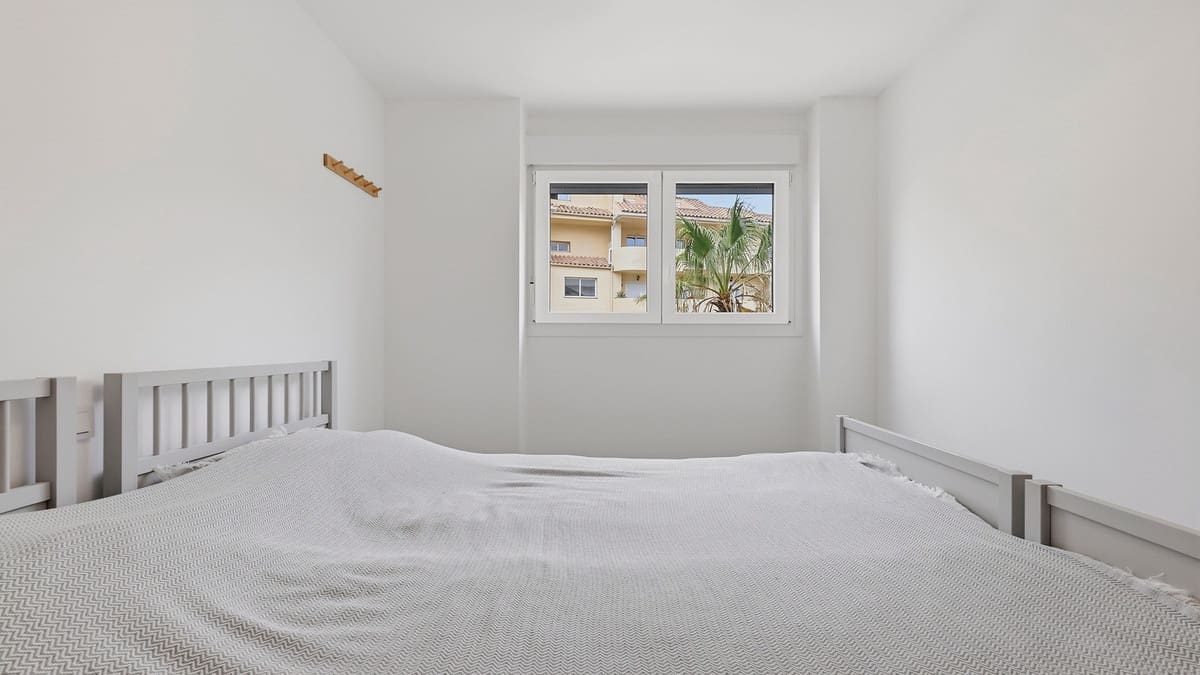 2 makuuhuone Huoneisto myytävänä paikassa La Duquesa / Puerto de la Duquesa mukana uima-altaan 
autotalli - 340 000 € (Ref: 10054482)