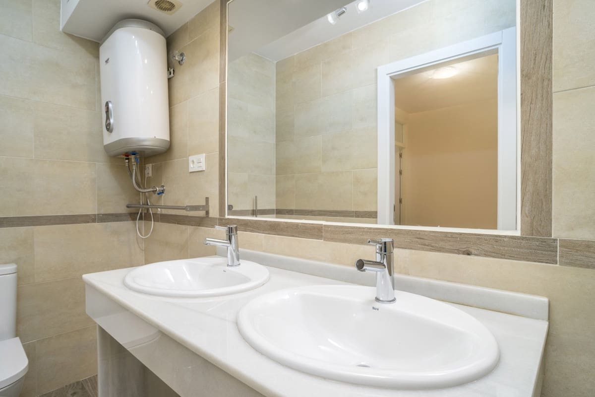 5 sypialnia Dom na sprzedaż w Marbella z basenem garażem - 660 000 € (Ref: 10055726)