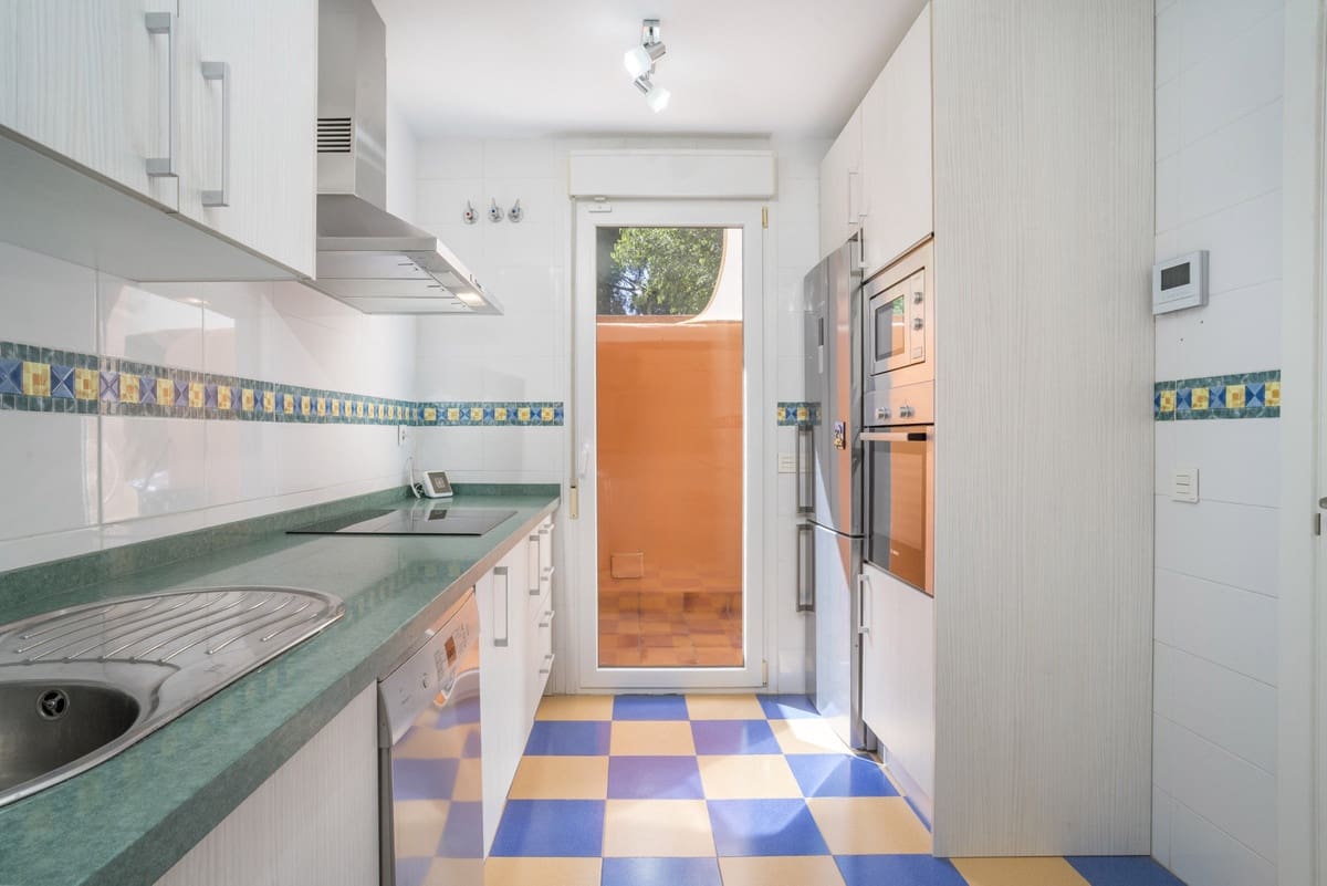 5 sypialnia Dom na sprzedaż w Marbella z basenem garażem - 660 000 € (Ref: 10055726)