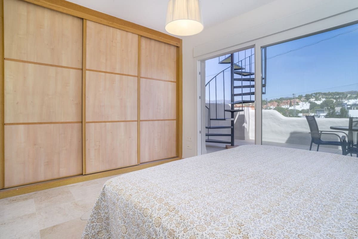 5 sypialnia Dom na sprzedaż w Marbella z basenem garażem - 660 000 € (Ref: 10055726)
