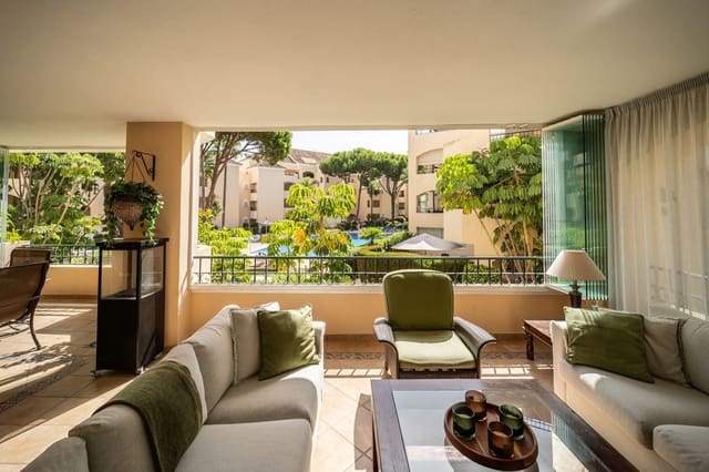 3 makuuhuone Ranta-asunto myytävänä paikassa Elviria, Marbella mukana uima-altaan 
autotalli - 800 000 € (Ref: 10057840)