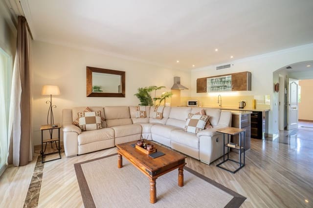3 makuuhuone Ranta-asunto myytävänä paikassa Elviria, Marbella mukana uima-altaan 
autotalli - 800 000 € (Ref: 10057840)