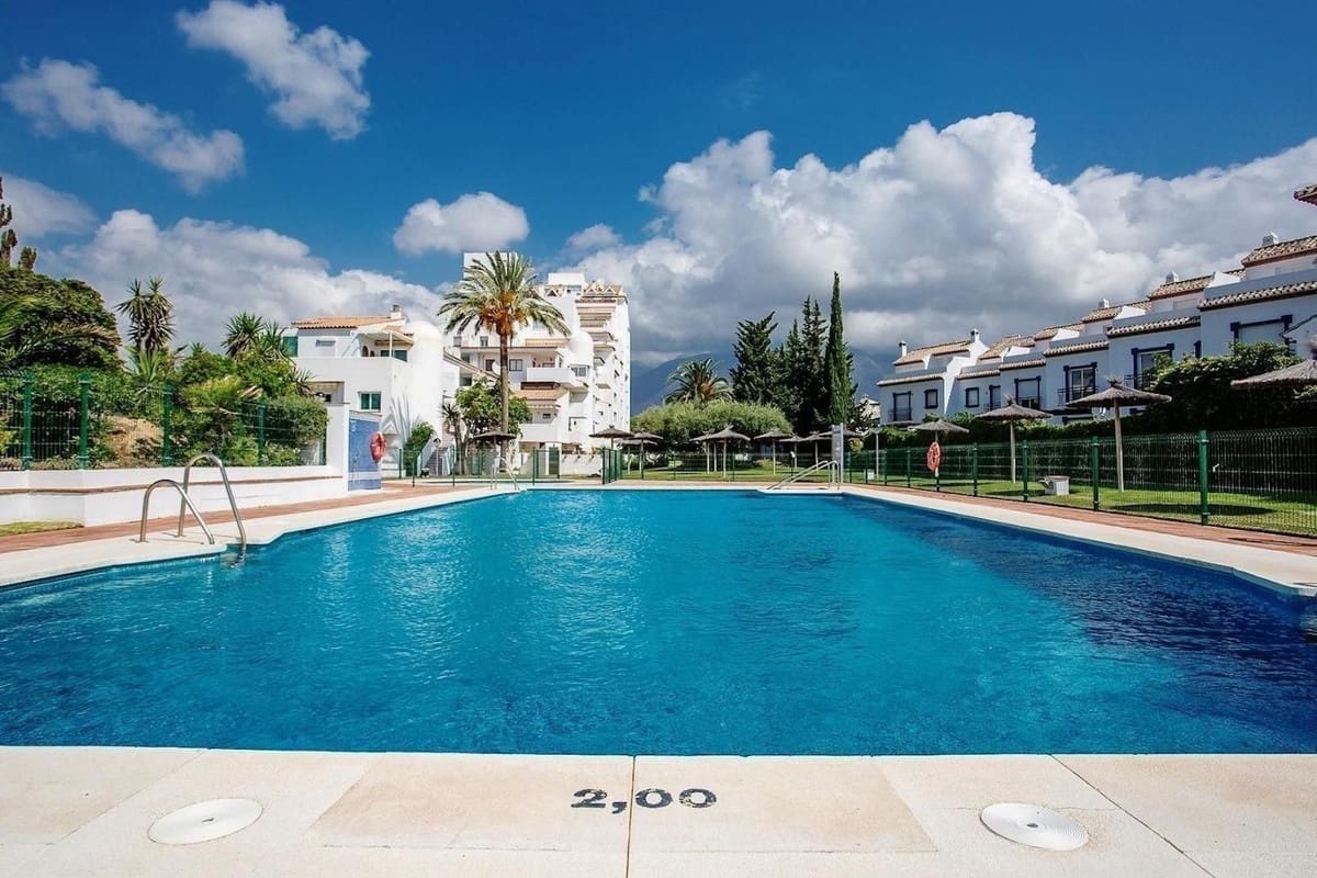 3 sovrum Strandlägenhet till salu i Estepona med pool garage - 529 000 € (Ref: 10057841)