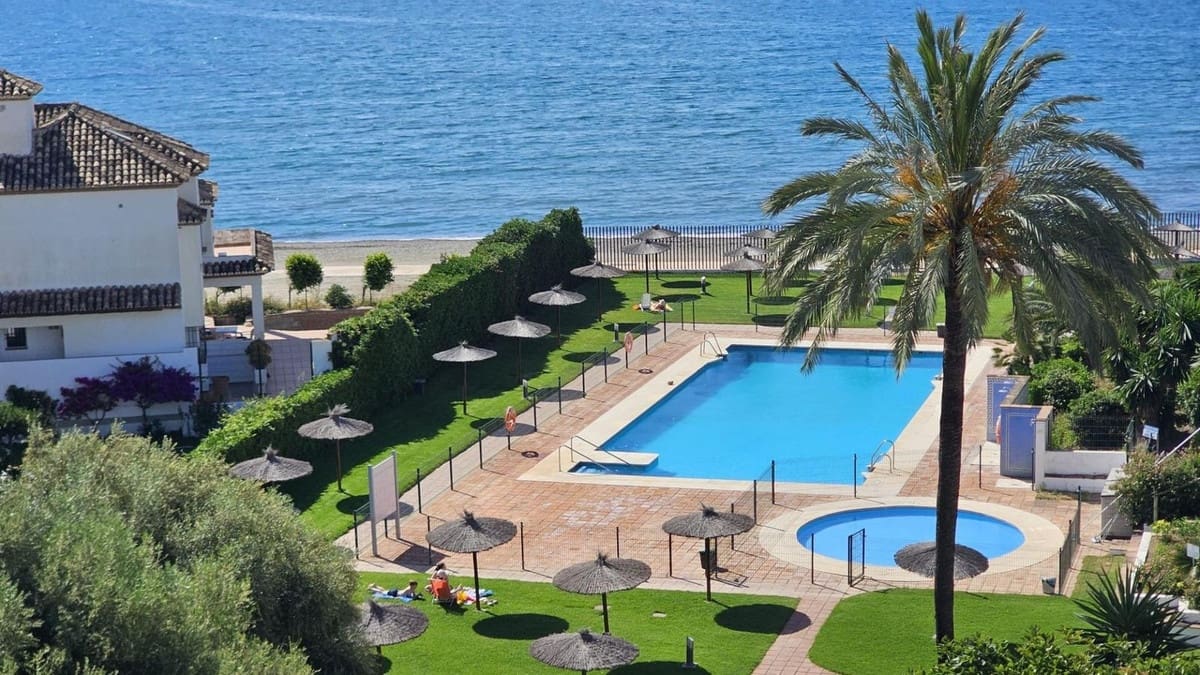 3 sovrum Strandlägenhet till salu i Estepona med pool garage - 529 000 € (Ref: 10057841)