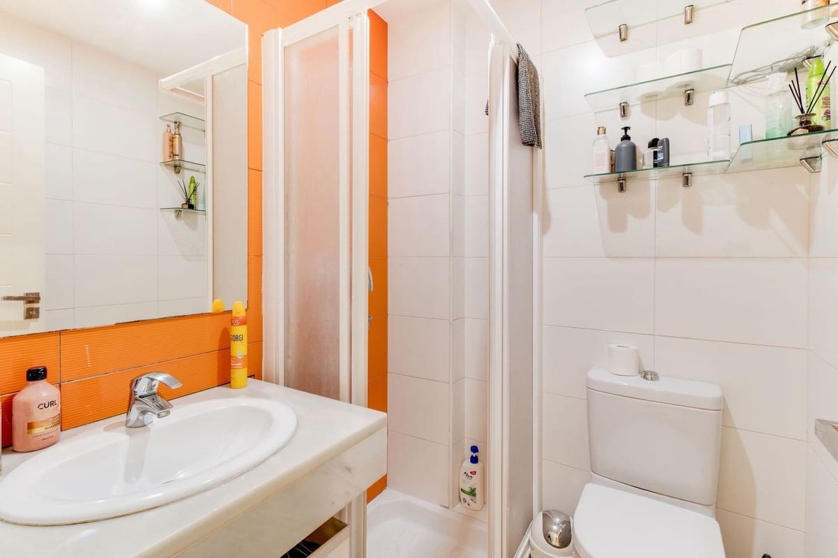 3 sovrum Lägenhet till salu i Estepona med pool garage - 260 000 € (Ref: 10061028)
