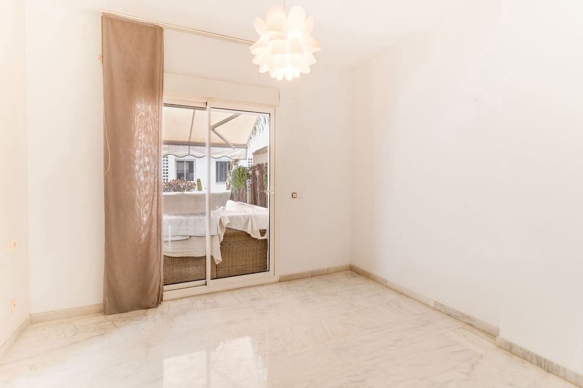 3 sovrum Lägenhet till salu i Estepona med pool garage - 260 000 € (Ref: 10061028)