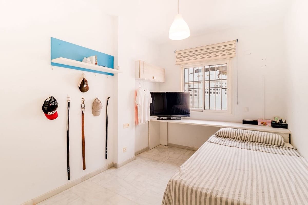 3 sovrum Lägenhet till salu i Estepona med pool garage - 260 000 € (Ref: 10061028)