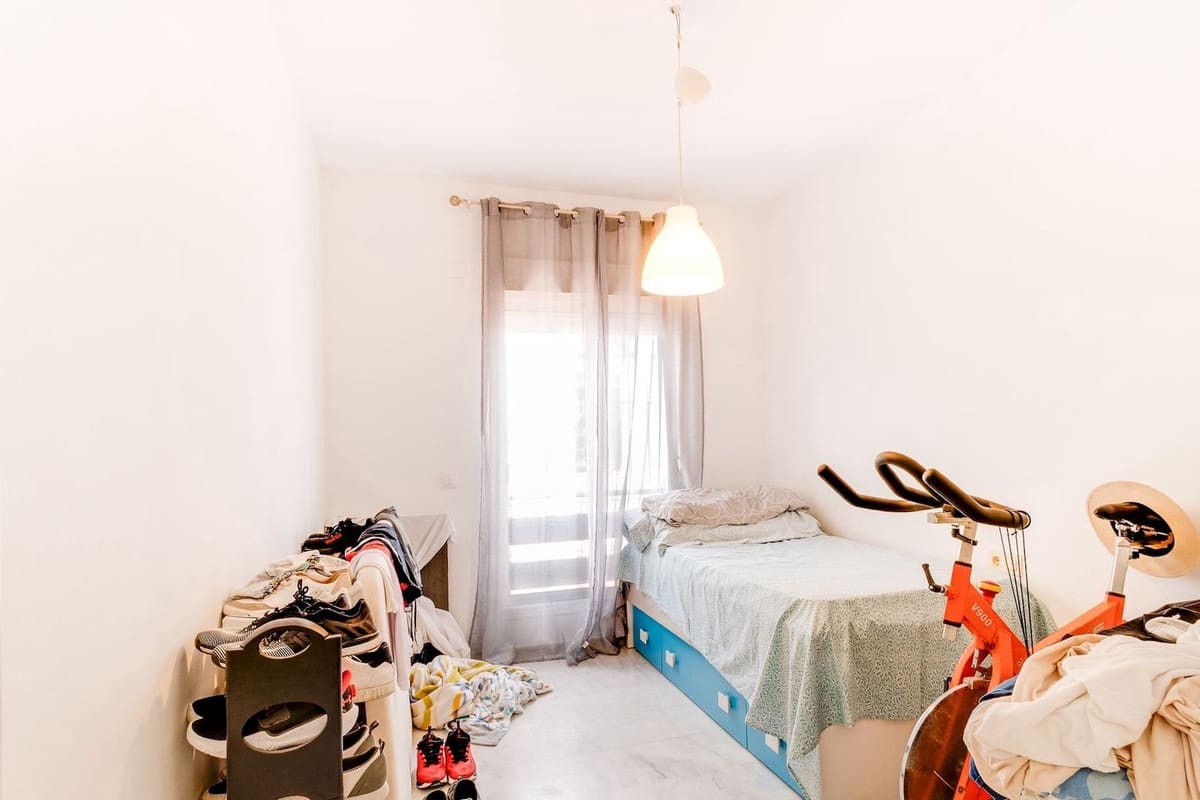 3 sovrum Lägenhet till salu i Estepona med pool garage - 260 000 € (Ref: 10061028)