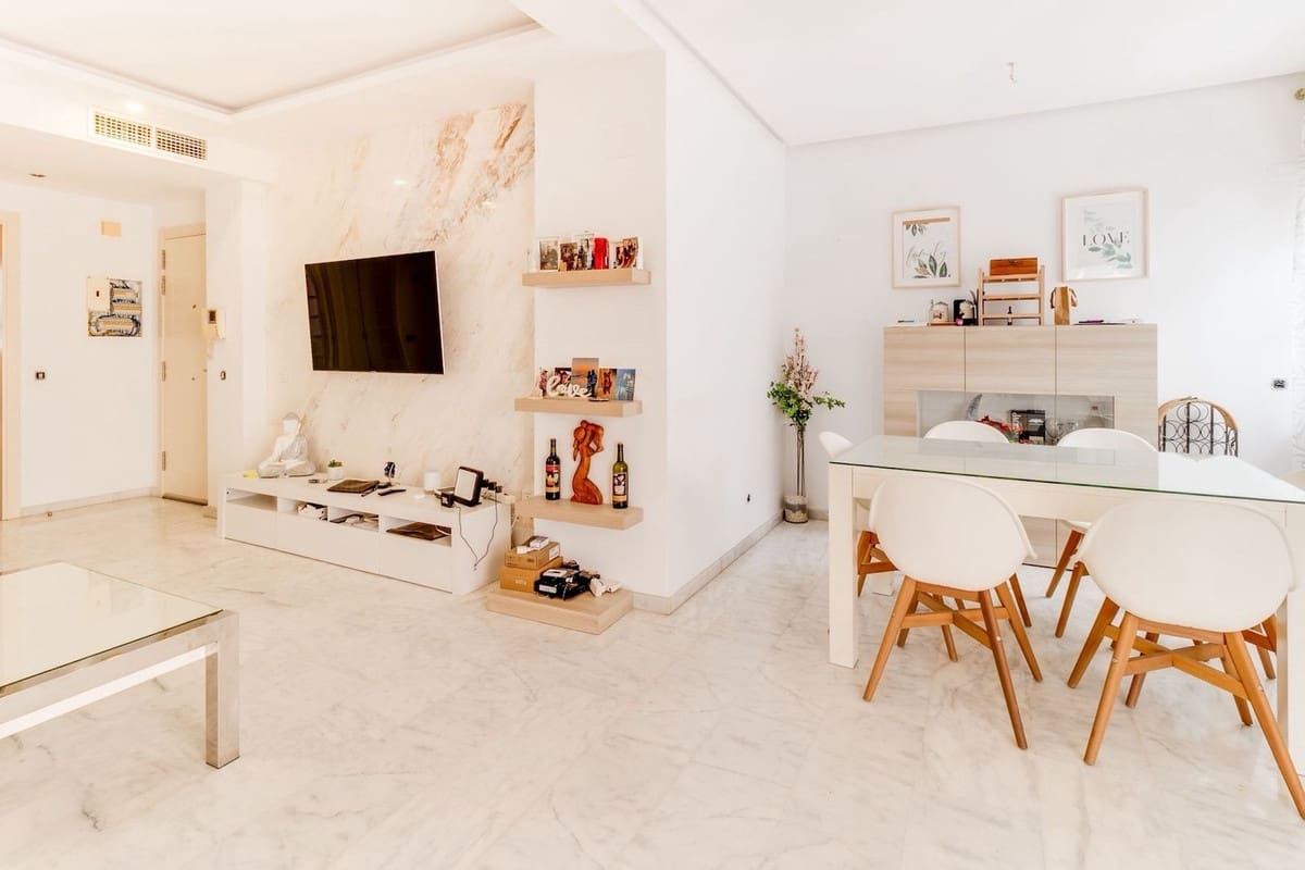 3 sovrum Lägenhet till salu i Estepona med pool garage - 260 000 € (Ref: 10061028)