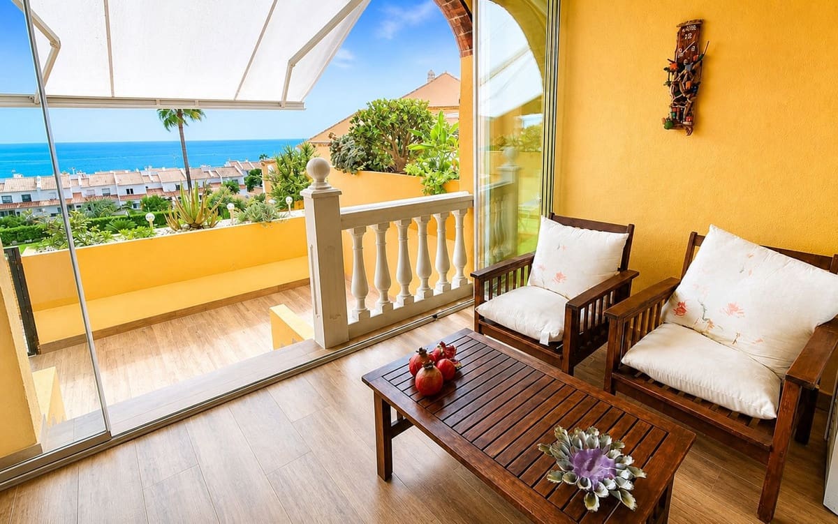 3 sovrum Lägenhet till salu i La Duquesa / Puerto de la Duquesa med pool - 425 000 € (Ref: 10061032)