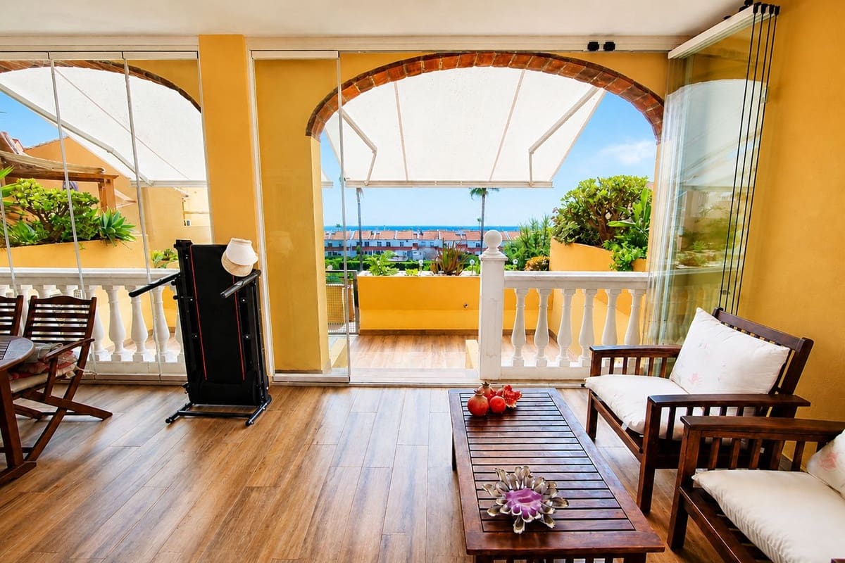 3 sovrum Lägenhet till salu i La Duquesa / Puerto de la Duquesa med pool - 425 000 € (Ref: 10061032)