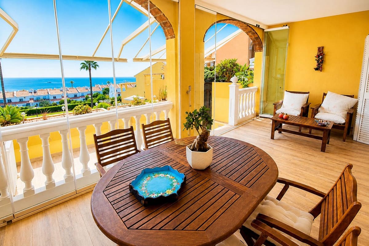 3 sovrum Lägenhet till salu i La Duquesa / Puerto de la Duquesa med pool - 425 000 € (Ref: 10061032)