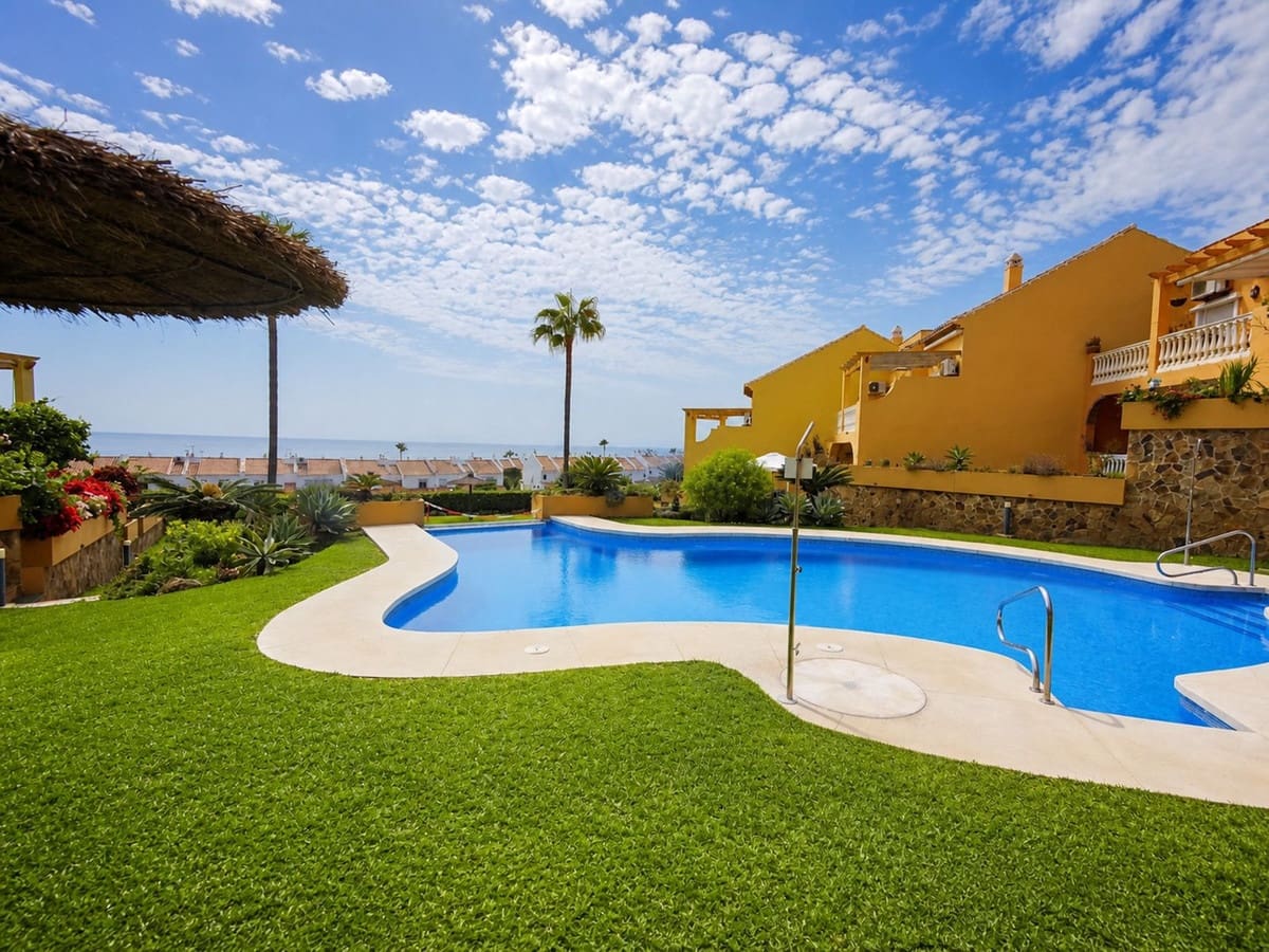 3 sovrum Lägenhet till salu i La Duquesa / Puerto de la Duquesa med pool - 425 000 € (Ref: 10061032)
