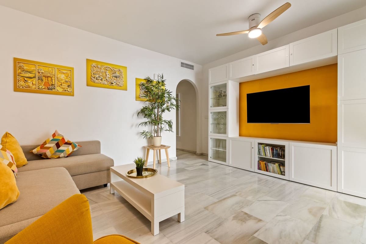 1 soverom Leilighet til salgs i Mijas Costa med svømmebasseng garasje - € 298 000 (Ref: 10065542)