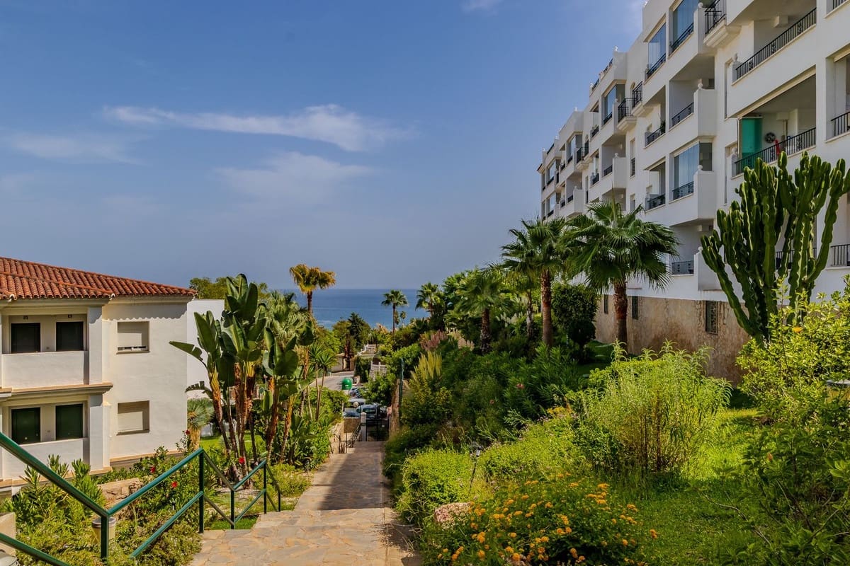 1 soverom Leilighet til salgs i Mijas Costa med svømmebasseng garasje - € 298 000 (Ref: 10065542)
