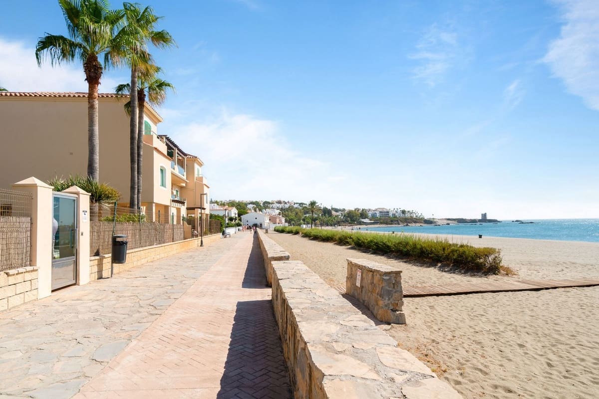 3 bedroom Penthouse for sale in Casares with pool - € 490,000 (Ref: 10071846)
