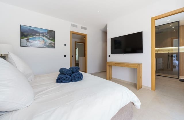 4 sypialnia Dom na sprzedaż w Nueva Andalucia, Marbella z basenem garażem - 1 365 000 € (Ref: 10074646)