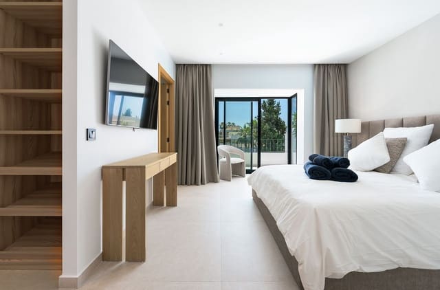 4 sypialnia Dom na sprzedaż w Nueva Andalucia, Marbella z basenem garażem - 1 365 000 € (Ref: 10074646)