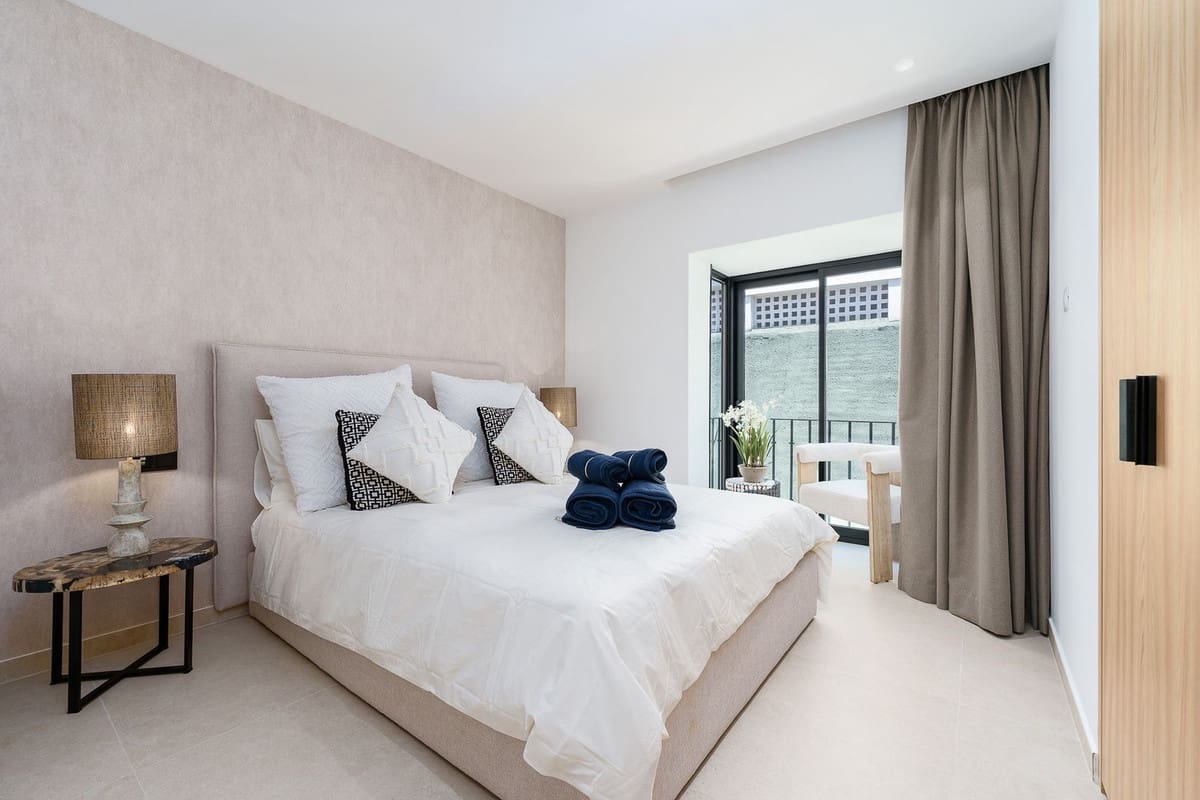 4 sypialnia Dom na sprzedaż w Nueva Andalucia z basenem garażem - 1 365 000 € (Ref: 10074646)