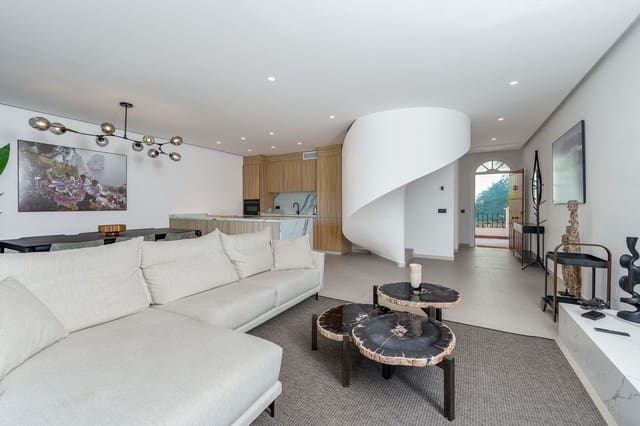 4 sypialnia Dom na sprzedaż w Nueva Andalucia, Marbella z basenem garażem - 1 365 000 € (Ref: 10074646)