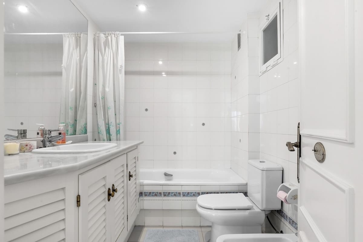 3 soveværelse Lejlighed til salg i Elviria med swimmingpool garage - € 720.000 (Ref: 10081498)