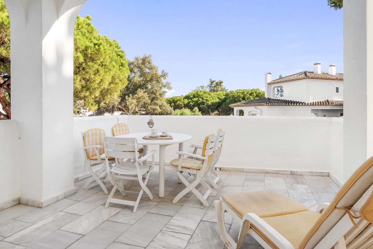 3 soveværelse Lejlighed til salg i Elviria med swimmingpool garage - € 720.000 (Ref: 10081498)