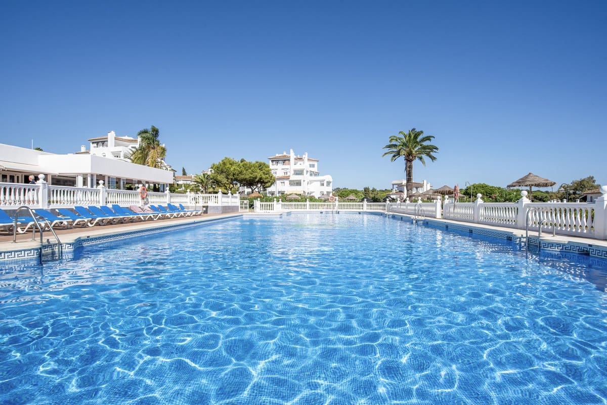 3 soveværelse Lejlighed til salg i Elviria med swimmingpool garage - € 720.000 (Ref: 10081498)