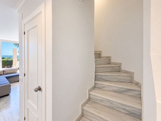 2 makuuhuone Ranta-asunto myytävänä paikassa La Duquesa / Puerto de la Duquesa, Manilva mukana uima-altaan - 340 000 € (Ref: 10094966)