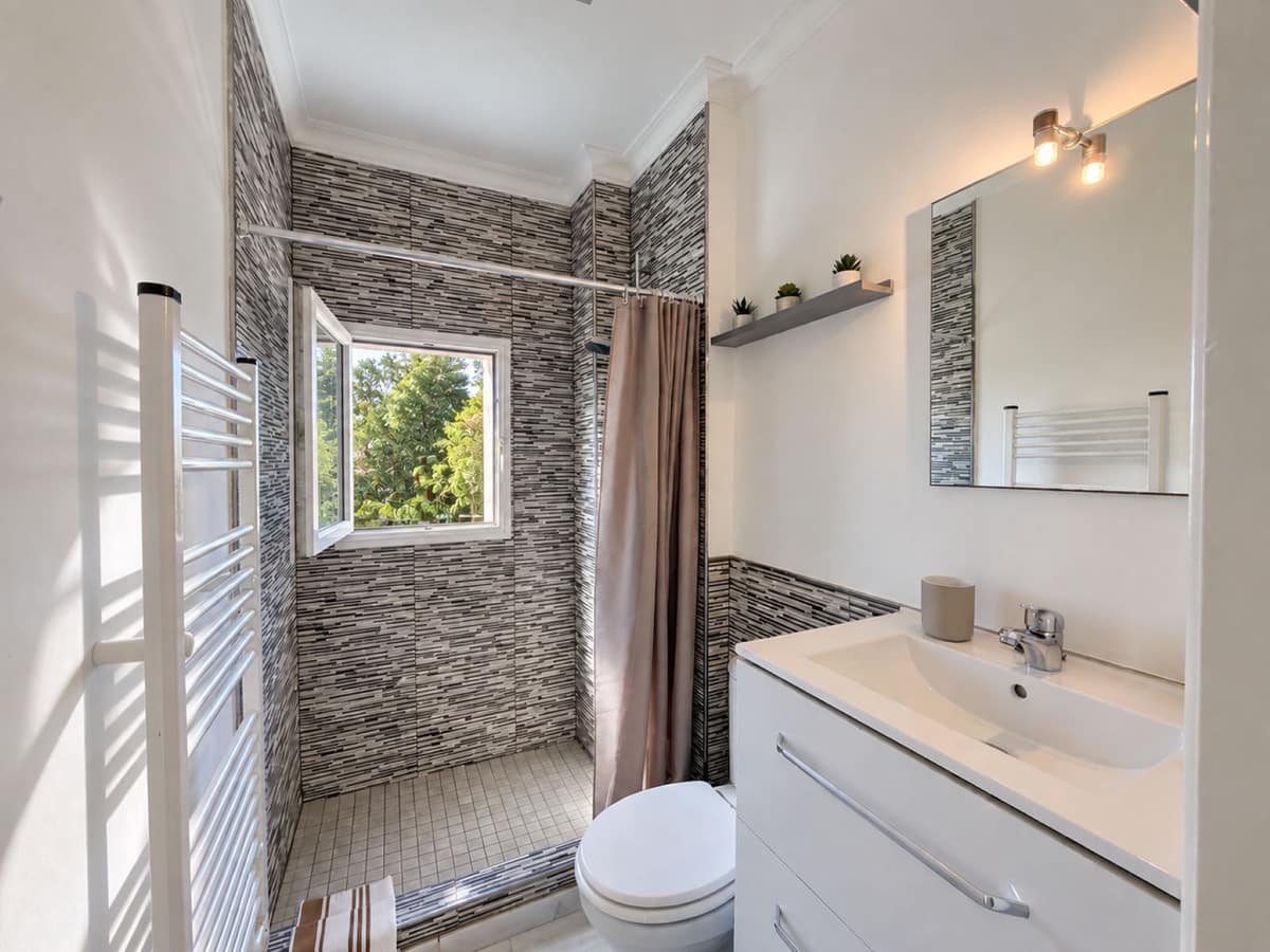 2 makuuhuone Ranta-asunto myytävänä paikassa La Duquesa / Puerto de la Duquesa mukana uima-altaan - 340 000 € (Ref: 10094966)
