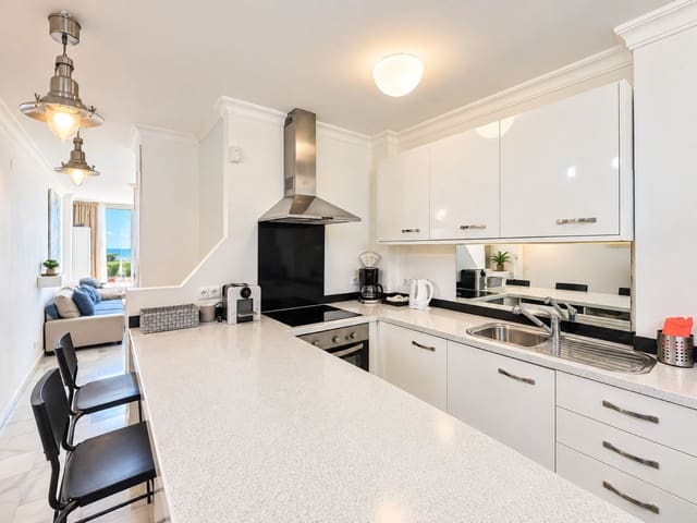 2 makuuhuone Ranta-asunto myytävänä paikassa La Duquesa / Puerto de la Duquesa, Manilva mukana uima-altaan - 340 000 € (Ref: 10094966)