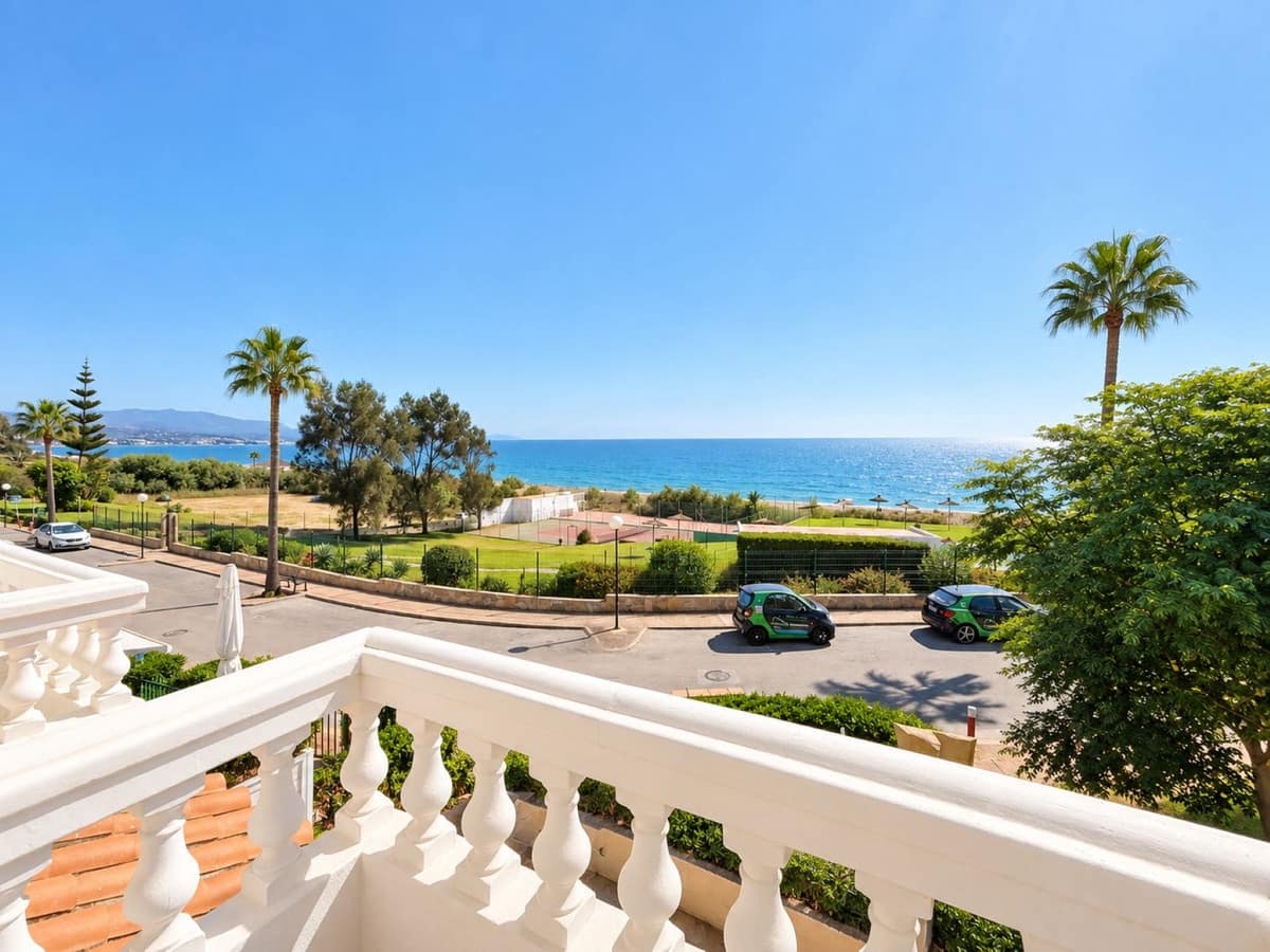 2 makuuhuone Ranta-asunto myytävänä paikassa La Duquesa / Puerto de la Duquesa mukana uima-altaan - 340 000 € (Ref: 10094966)