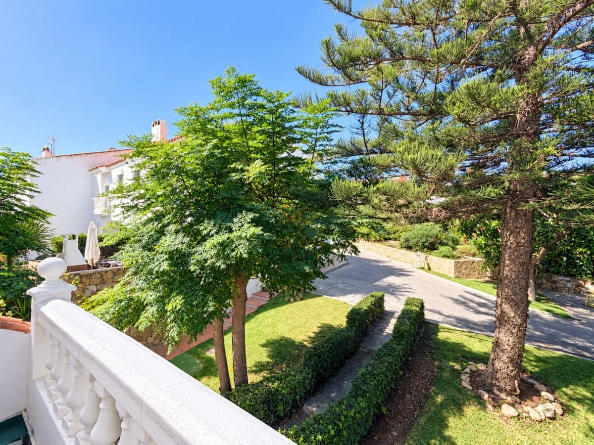 2 makuuhuone Ranta-asunto myytävänä paikassa La Duquesa / Puerto de la Duquesa mukana uima-altaan - 340 000 € (Ref: 10094966)