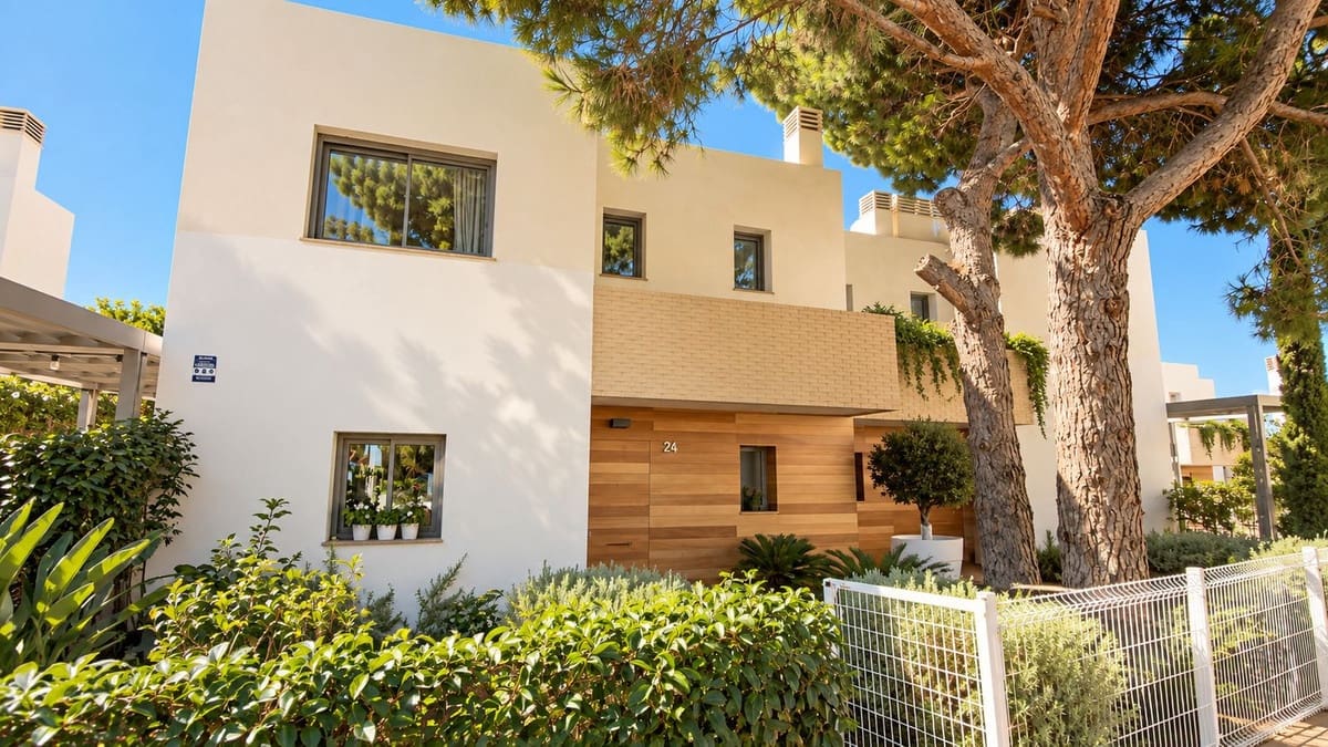 3 soverom Kjedet enebolig til salgs i Mijas med svømmebasseng garasje - € 795 000 (Ref: 10095334)