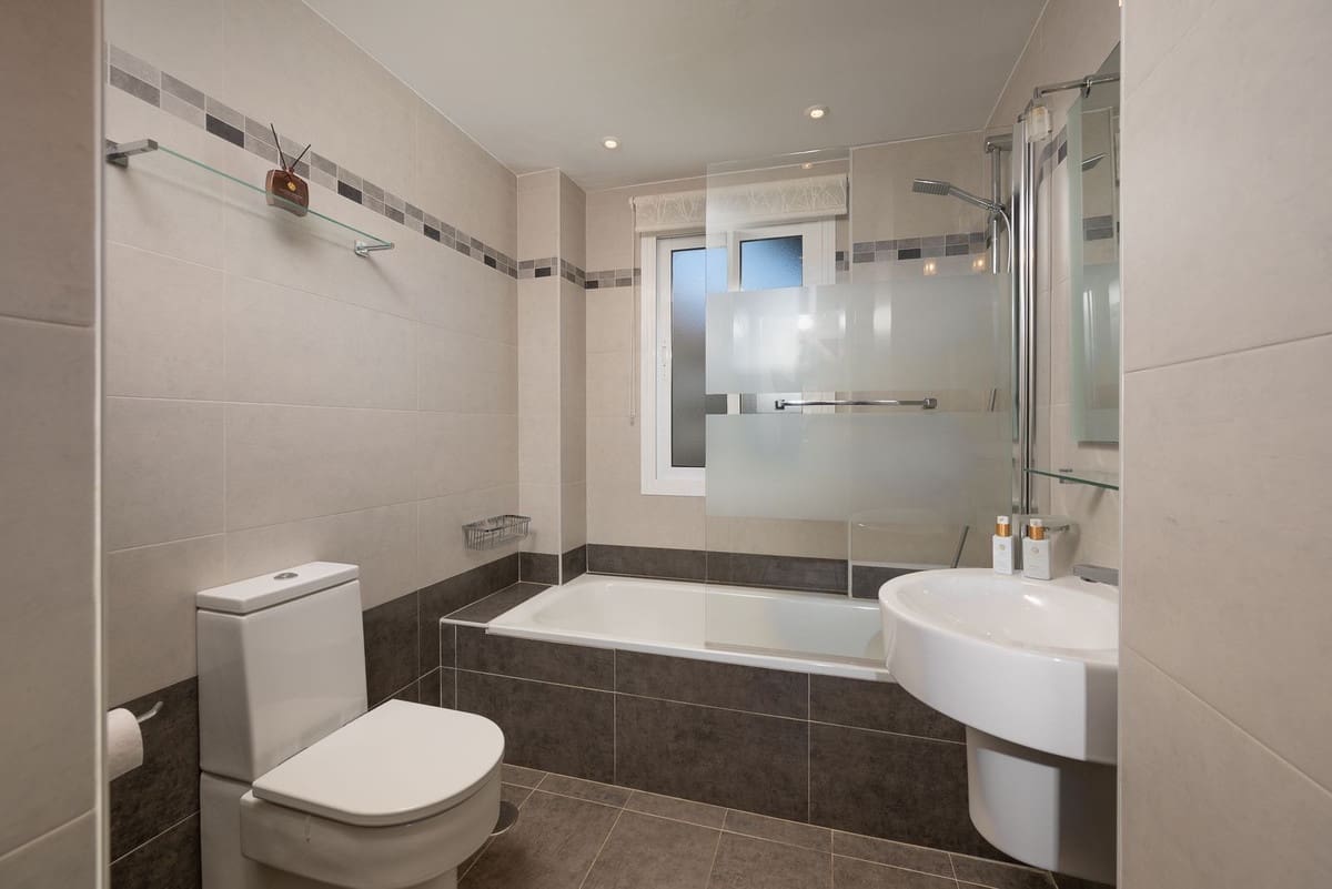 3 chambre Appartement à vendre à Riviera del Sol avec piscine garage - 425 000 € (Ref: 10119933)