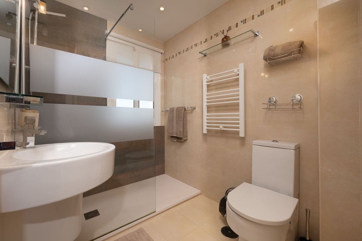 3 chambre Appartement à vendre à Riviera del Sol avec piscine garage - 425 000 € (Ref: 10119933)