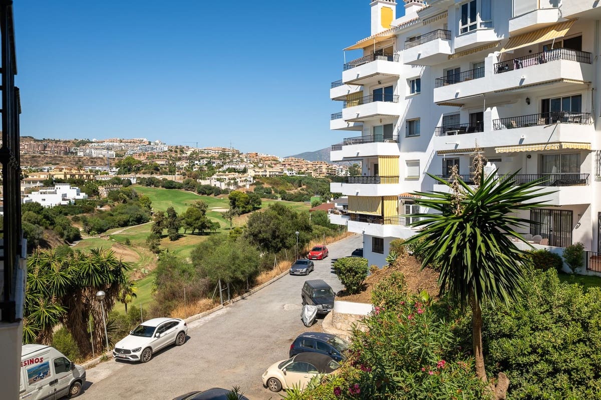 3 chambre Appartement à vendre à Riviera del Sol avec piscine garage - 425 000 € (Ref: 10119933)