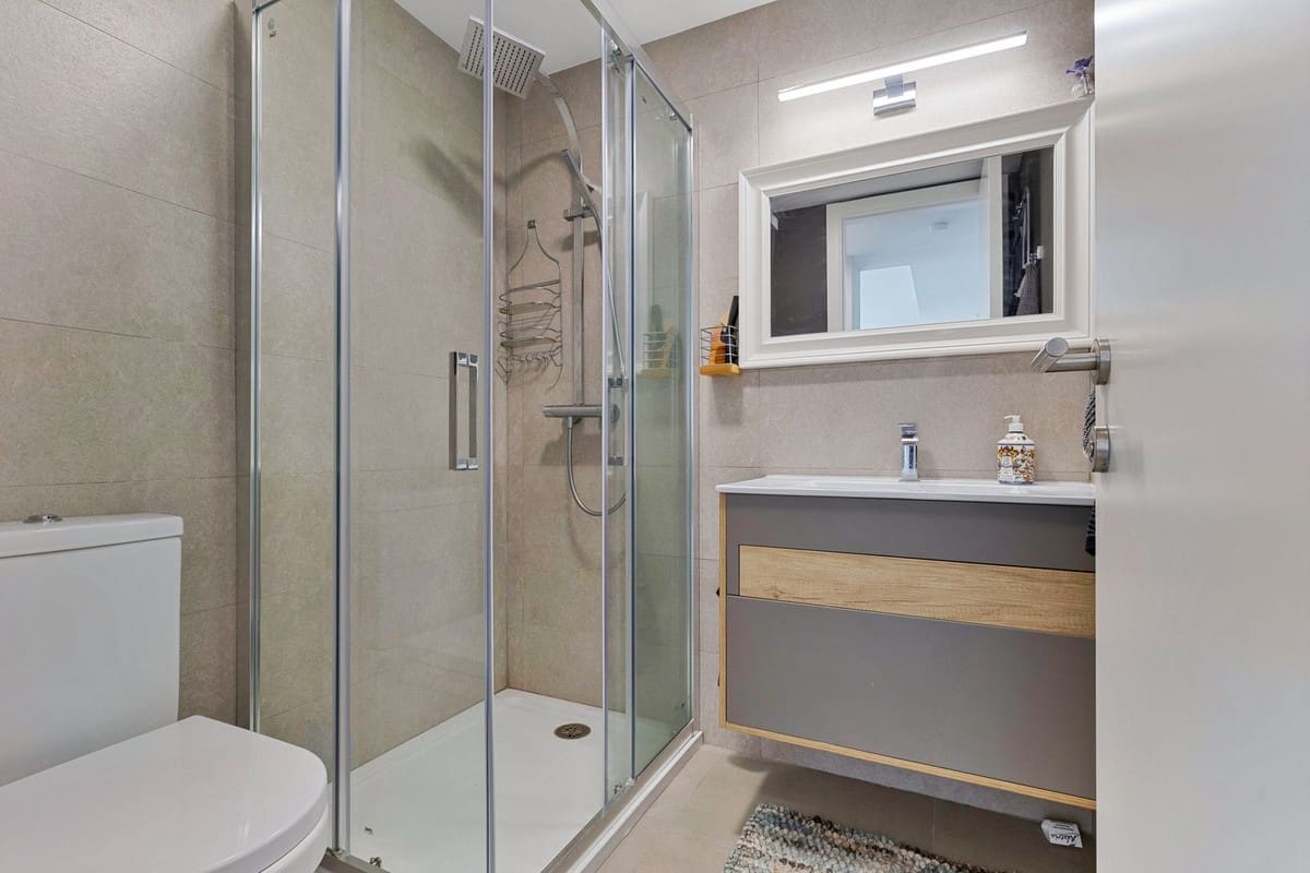 2 bedroom Apartment for sale in Fuengirola with pool garage - € 429,000 (Ref: 10130997)